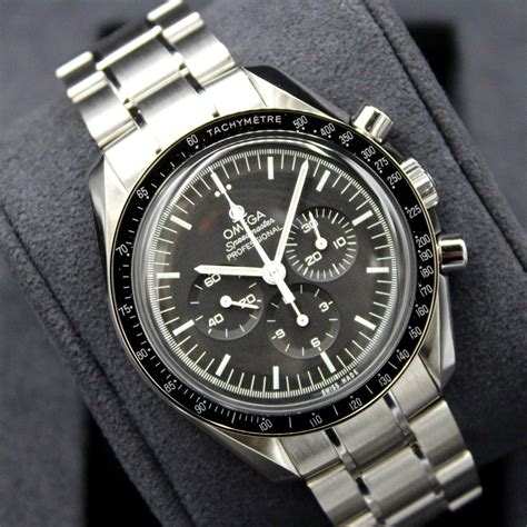 omega speedmaster chronometer